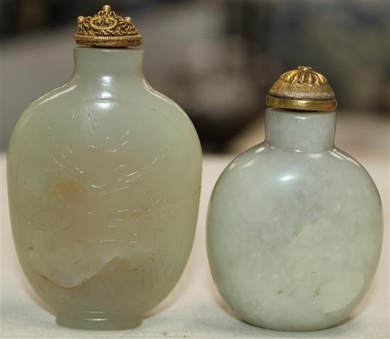 Two Chinese jade snuff bottles, 1800-1900, 4.9cm